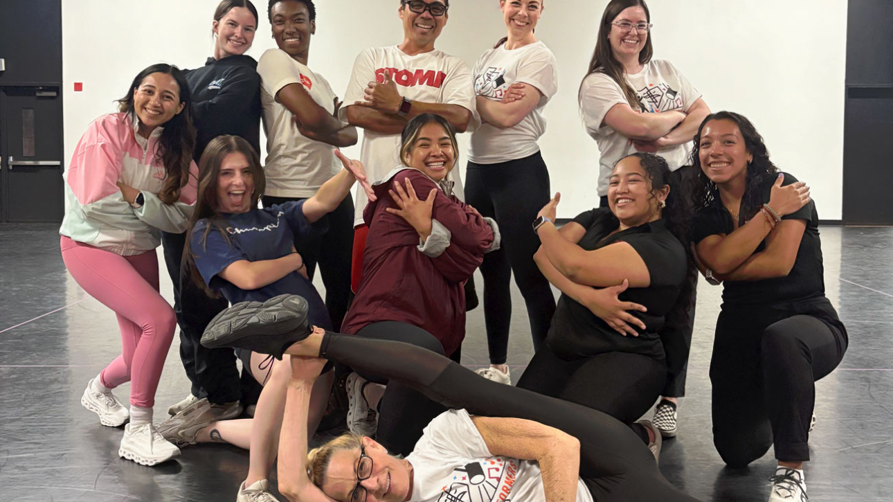Healthy-performer-workshop-people-together-smiling